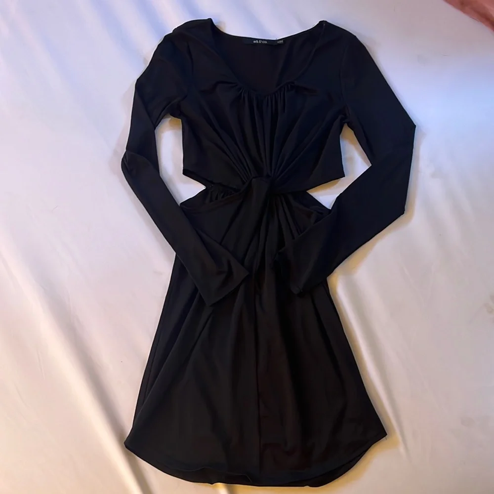 Black Cutout Knot Long Sleeve Dress